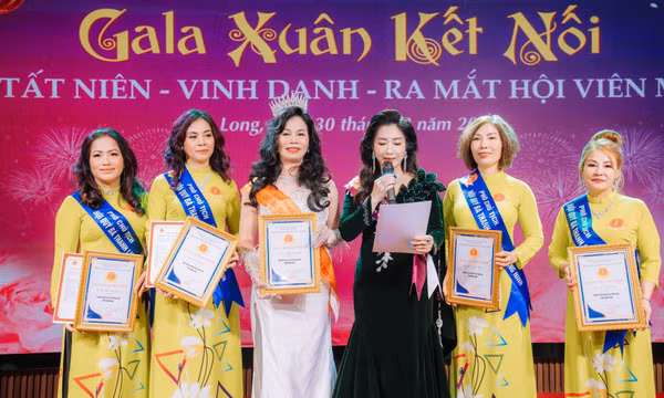 Hội Quý bà Thanh lịch Việt Nam toàn cầu tỉnh Quảng Ninh tổng kết công tác năm 2023 và kết nạp hội viên mới
