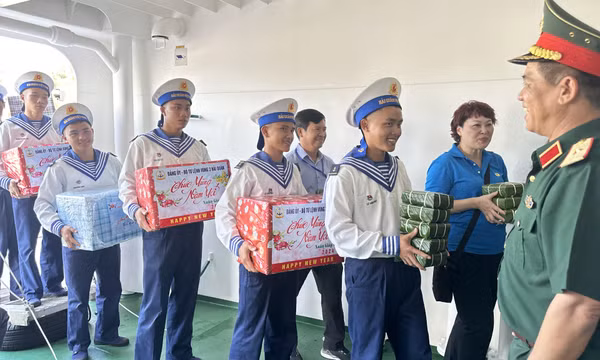 Xuân sớm giữa trùng khơi