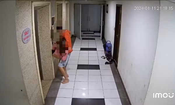 Đâm vợ bằng kiếm rồi đưa đi cấp cứu, biết vợ tử vong thì bỏ trốn luôn