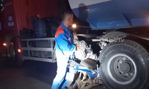 Gia Lai: Va chạm với xe đầu kéo, nam thanh niên tử vong