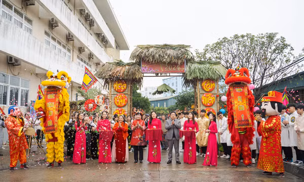 Các trường học tổ chức hội chợ, hội trại Tết
