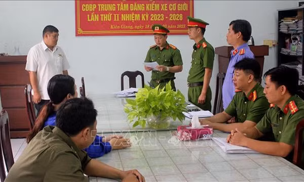 Bắt tạm giam Giám đốc Trung tâm đăng kiểm Kiên Giang 68.01S