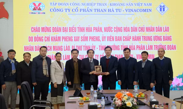 Bí thư Tỉnh ủy, Tỉnh trưởng tỉnh Hủa Phăn (Lào) thăm mỏ Hà Tu