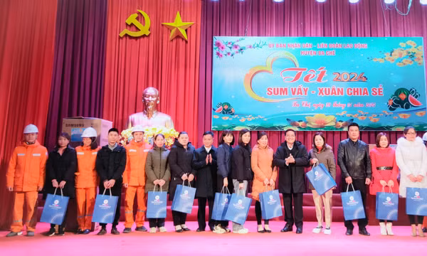 Mang Tết đến các vùng miền, người dân khó khăn