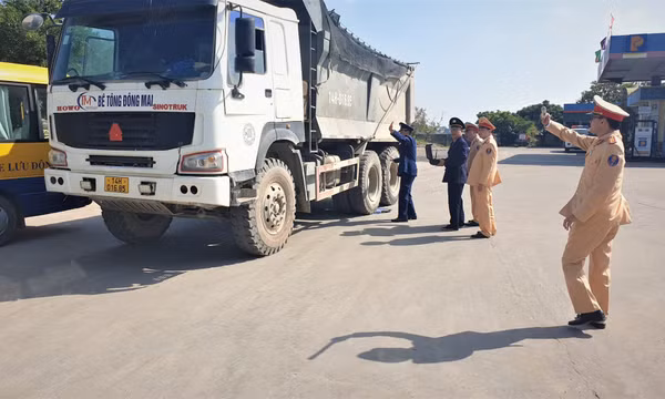 Tăng cường kiểm tra, ngăn chặn xe quá khổ, quá tải tái diễn