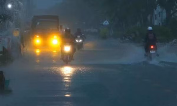 Đông Bắc Bộ nhiều mây, có mưa, mưa rào và có nơi có dông