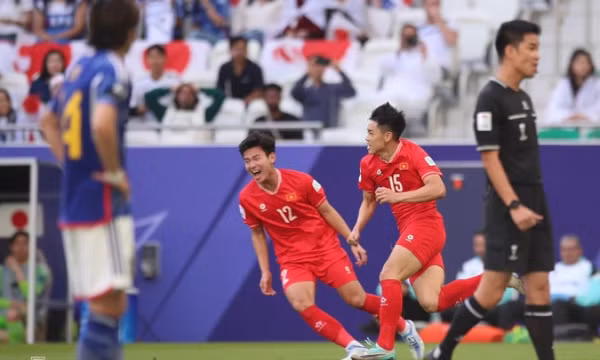 Việt Nam ghi hai bàn trong trận thua Nhật Bản ở Asian Cup