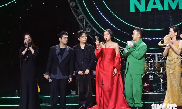 Tăng Duy Tân, Văn Mai Hương được vinh danh Ca sĩ của năm tại Làn sóng xanh