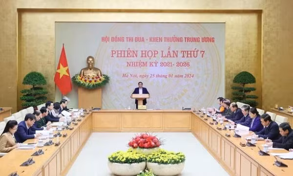 Thủ tướng: Đánh giá khách quan thực trạng công tác thi đua, khen thưởng