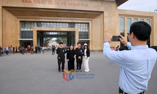Móng Cái: Sôi động hoạt động XNK, XNC ngày đầu năm