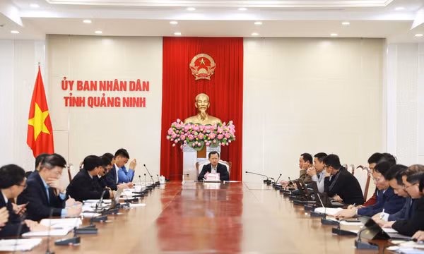 Chủ tịch UBND tỉnh Cao Tường Huy chỉ đạo giải quyết vướng mắc cung ứng vật liệu xây dựng cho các dự án