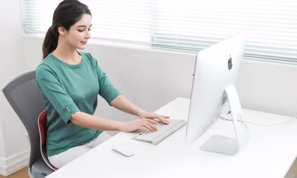 Ngồi làm việc sai tư thế mang lại hậu quả 'khủng khiếp' cho dân văn phòng