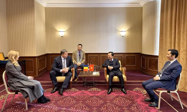 Chủ tịch UBND tỉnh Cao Tường Huy tham gia đoàn công tác của Thủ tướng dự Diễn đàn Davos 54 và thăm chính thức Hungary, Romania