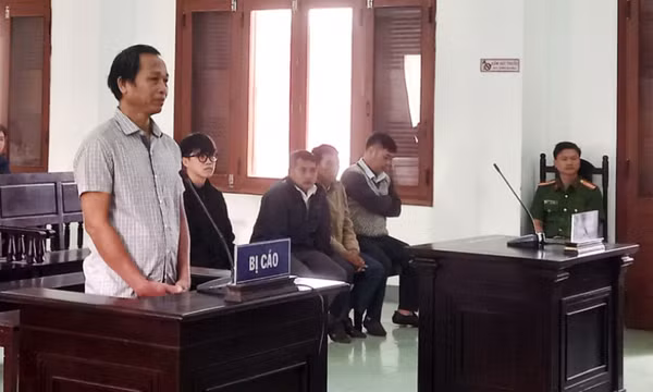 Lãnh án 4 năm 6 tháng tù vì lợi dụng quyền tự do dân chủ xâm phạm lợi ích của Nhà nước