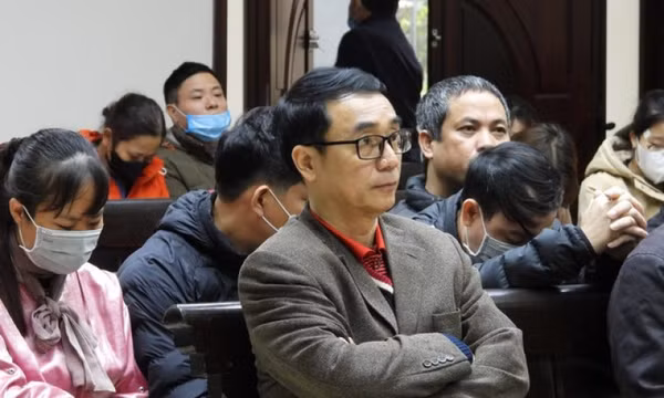 Cựu Cục phó Quản lý thị trường Hà Nội khai đã 'đuổi cổ' người có ý định biếu xén ra khỏi phòng làm việc