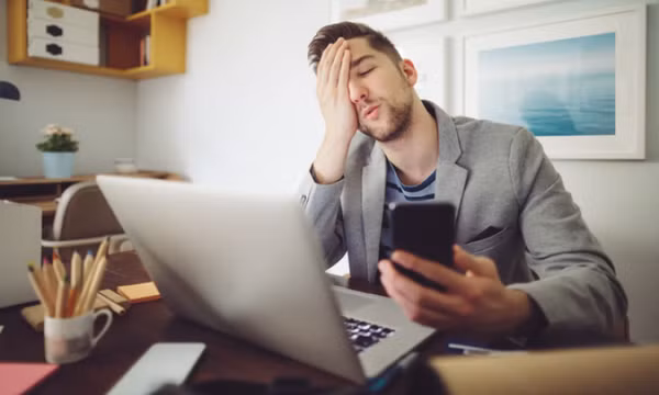 "Tích cực độc hại" nơi công sở: Nguyên nhân khiến quá lạc quan có thể ảnh hưởng tới năng suất công việc
