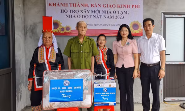 Đầm Hà: Khánh thành và trao kinh phí hỗ trợ xoá nhà ở tạm, nhà ở dột nát