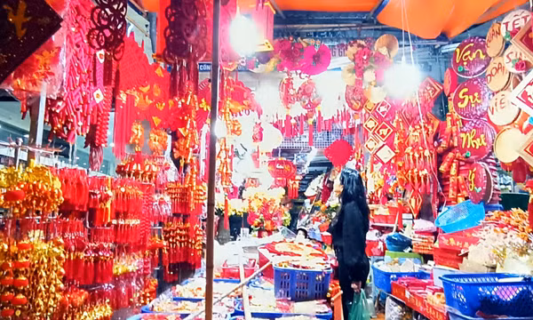 Đi chợ sắm Tết 