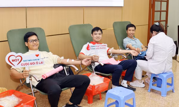 Tiếp nhận 124 đơn vị máu tại “Lễ hội Xuân hồng” năm 2024 ở TX Quảng Yên
