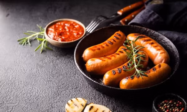 Thường xuyên dự tiệc tất niên, làm gì để tránh mắc bệnh gout?