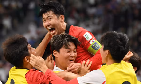 Thoát hiểm ngoạn mục, Hàn Quốc vào tứ kết Asian Cup