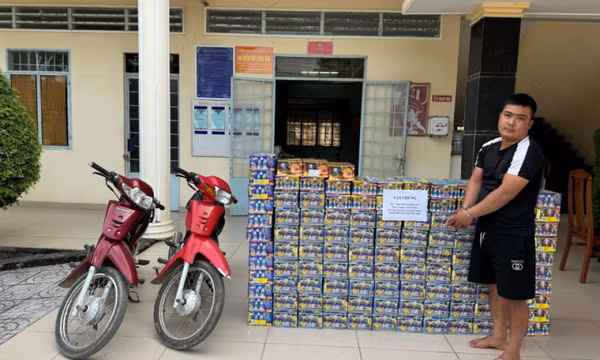 Gần 400 kg pháo nổ lậu giấu trong nghĩa địa