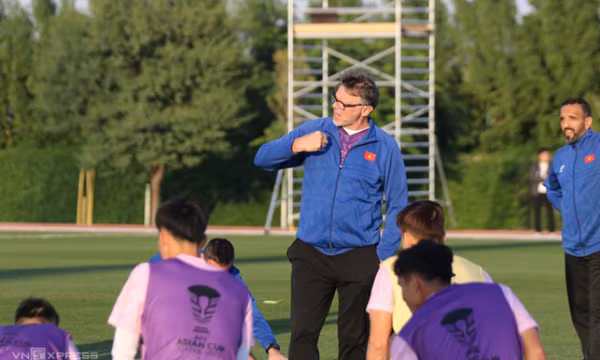 HLV Troussier loại bốn tuyển thủ trước Asian Cup 2023