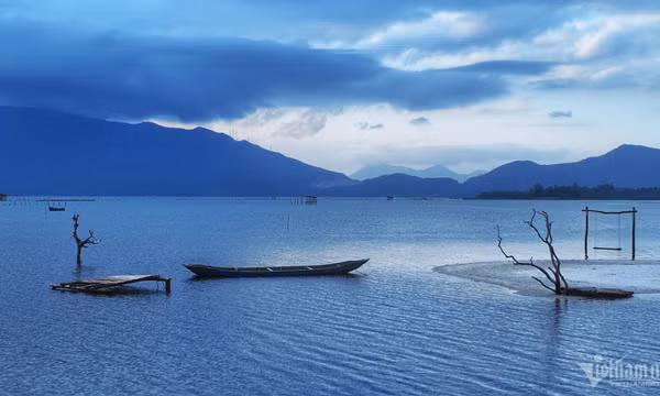 Ngắm đường cong tuyệt mỹ của "vịnh biển đẹp nhất thế giới" ở Việt Nam
