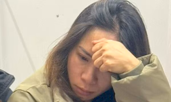 Người phụ nữ bị hàng xóm tạt xăng đốt