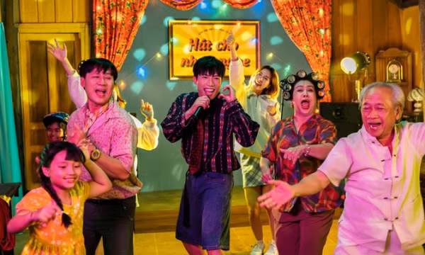 "Voi Bản Đôn" Anh Tú hát "Caraoke" cực lầy lội và hài hước