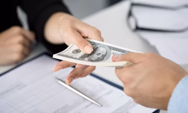 Hai quy tắc quan trọng trước khi cho vay tiền