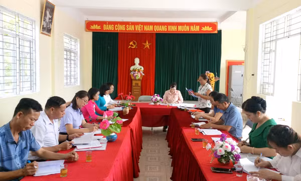 Đồng chí Trưởng Ban Tuyên giáo Tỉnh uỷ dự sinh hoạt tại Chi bộ thôn Bình Minh, xã Đại Bình (Đầm Hà)