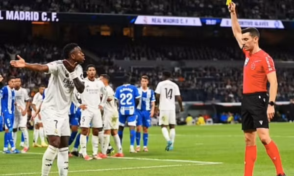 Ancelotti có thể "buông" Vinicius do thói vô kỷ luật
