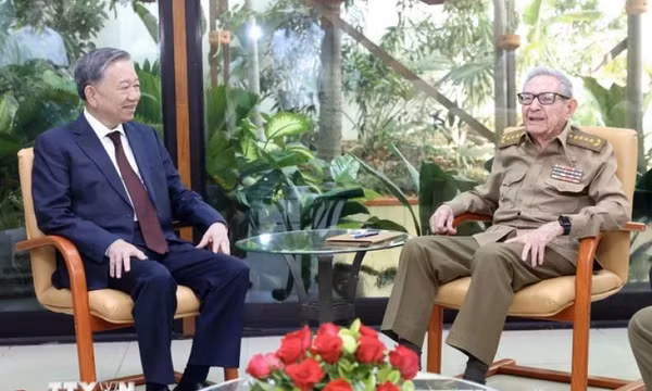 Tổng Bí thư, Chủ tịch nước Tô Lâm chào Lãnh tụ cách mạng, Đại tướng Raul Castro