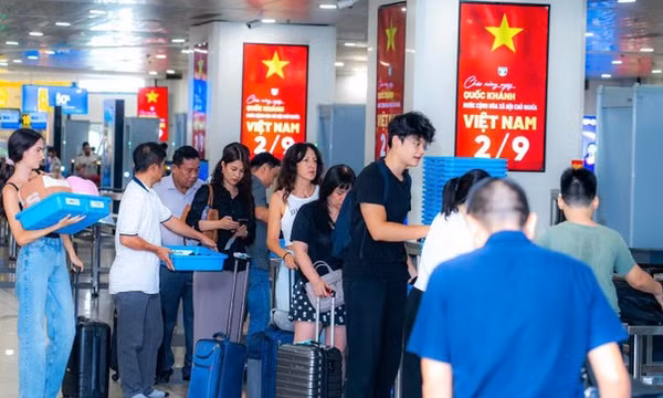Giá vé đắt đỏ, khách bay trong nước dịp 2/9 giảm mạnh
