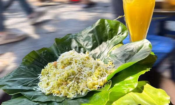 Cốm - từ thức quà của lúa non đến “combo” mùa thu Hà Nội