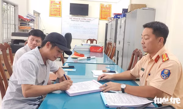 Triệu tập tài xế xe tải chạy ngược chiều trên quốc lộ