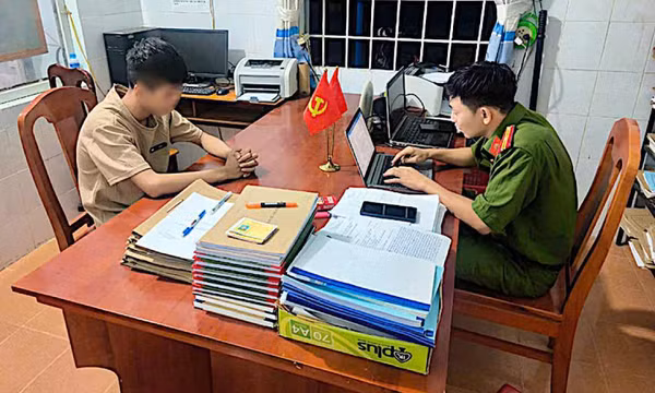 Giả vờ giúp đỡ, nhóm đối tượng cướp xe máy của người say xỉn