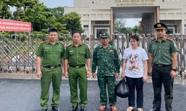 Bắt 'nữ quái' buôn ma túy rồi trốn sang Campuchia