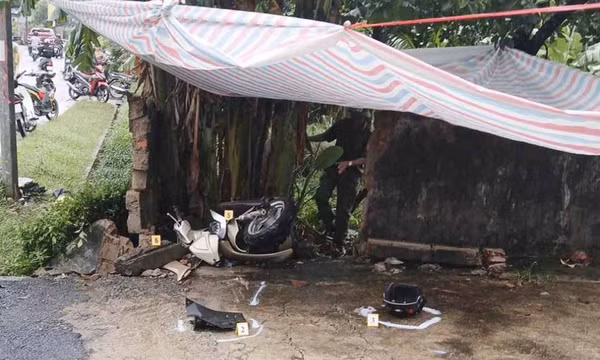 Xe máy tông vào tường rào, nam thanh niên tử vong