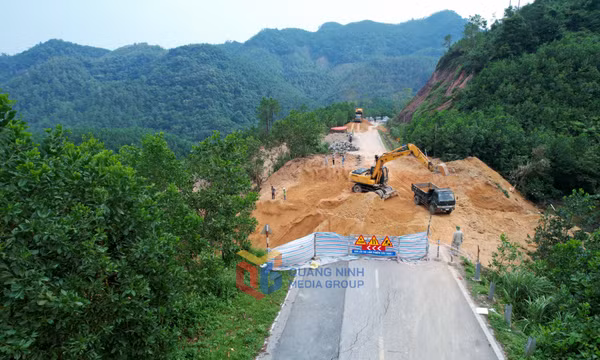 Khẩn trương khắc phục điểm sạt lở trên QL18B