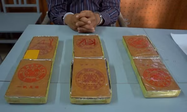 Bắt giữ 2 thanh thiếu niên buôn bán ma túy tại Điện Biên