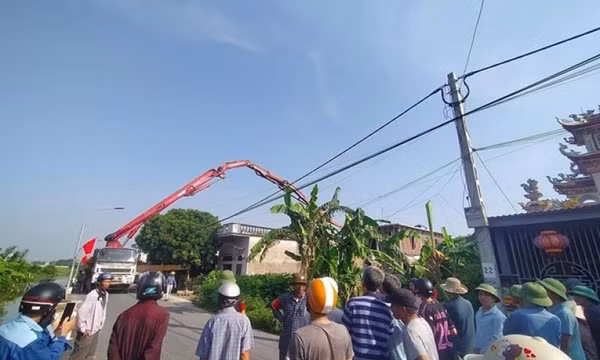 Gãy cần bơm bê tông, một người tử vong ở Nam Định