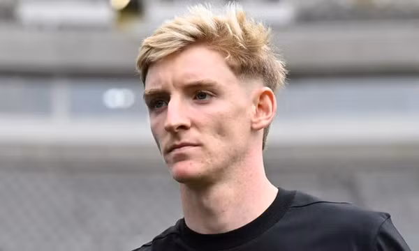 Gordon lật kèo với Liverpool