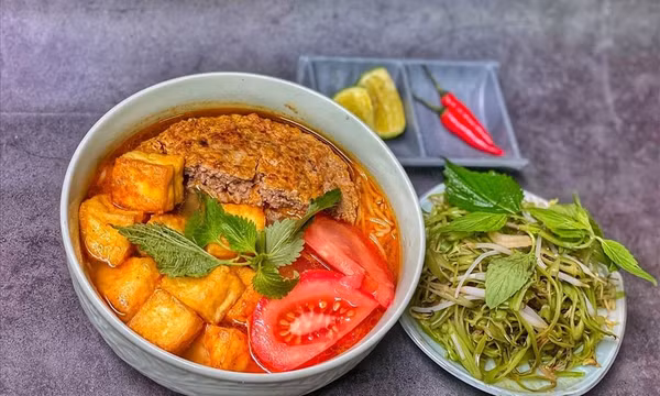 Bún riêu cua, canh chua cá vào top món hải sản ngon nhất