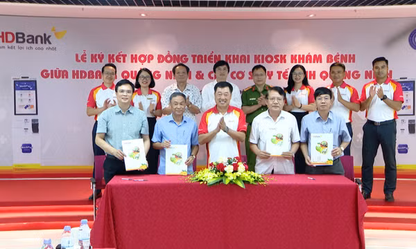 HD Bank tài trợ ngành Y tế Quảng Ninh 67 kiosk đăng ký khám chữa bệnh tự động