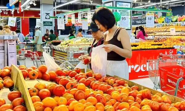 Kịp thời cung ứng nhu yếu phẩm và hàng hoá thiết yếu đến các vùng bị chia cắt bởi bão, lũ