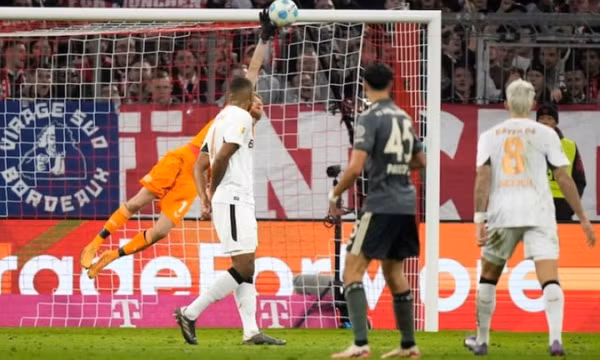 Leverkusen cắt đứt mạch thắng của Bayern
