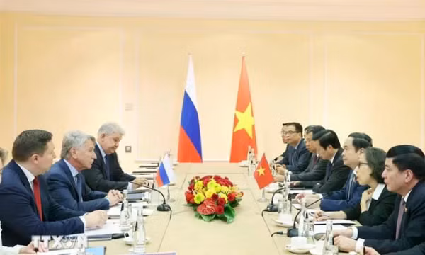 Chủ tịch Quốc hội tiếp đại diện một số doanh nghiệp lớn của Liên bang Nga