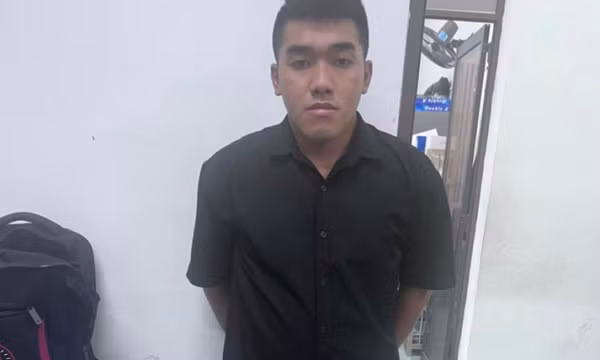 Giả danh Cảnh sát hình sự, chặn xe cưỡng đoạt tài sản